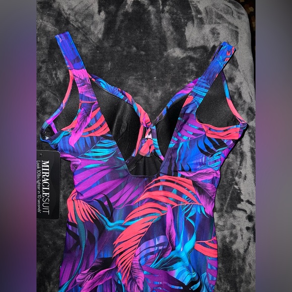 Miraclesuit Caliente Tropica Revele in Framboise Size 16 New with tag - Picture 6 of 12